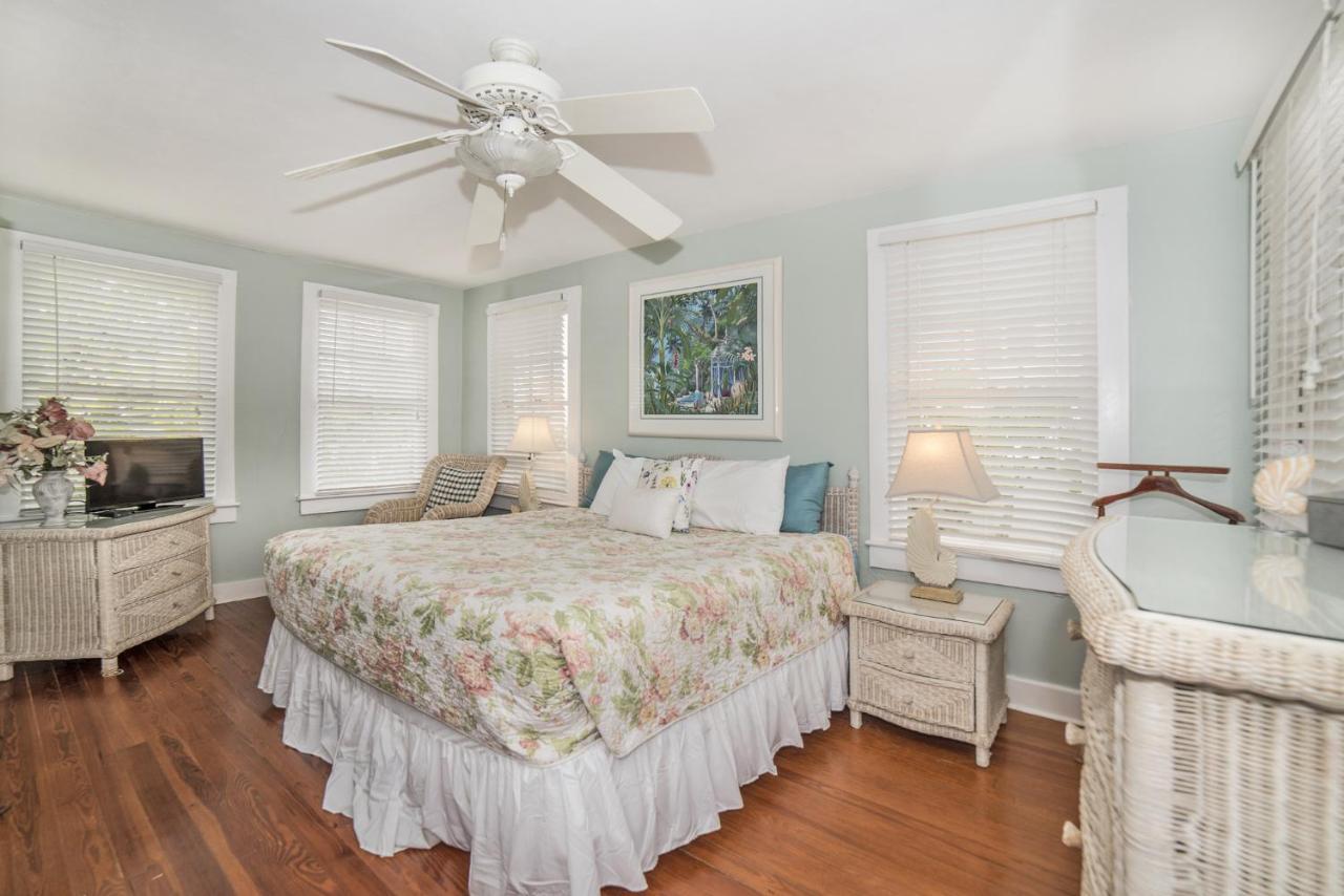 Sun N Fun Beachfront Vacation Rentals Indian Shores Exterior photo